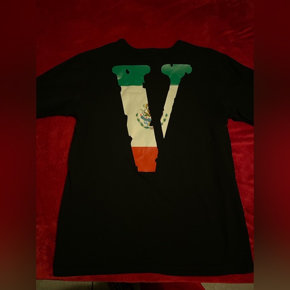 Authentic vlone shirt size M fits large, in good condition used once - Picture 1 of 2